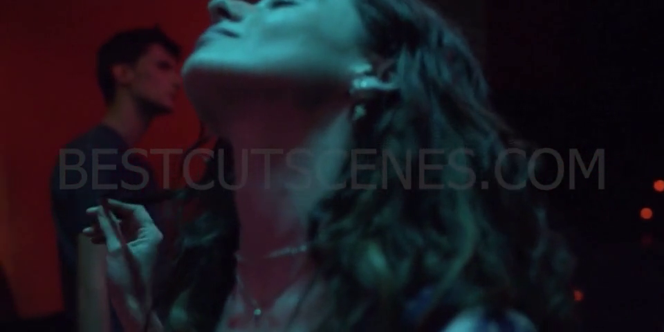 Extermely hot MILF helps me cum