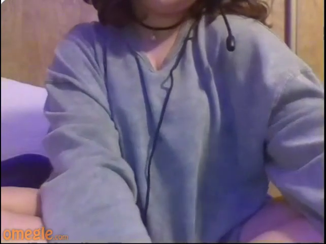 MILF uses her panties to masturbate for me on monkey app