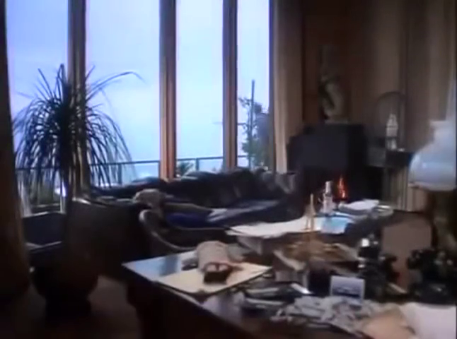 Petite Omegle Teen shows her ass on screen